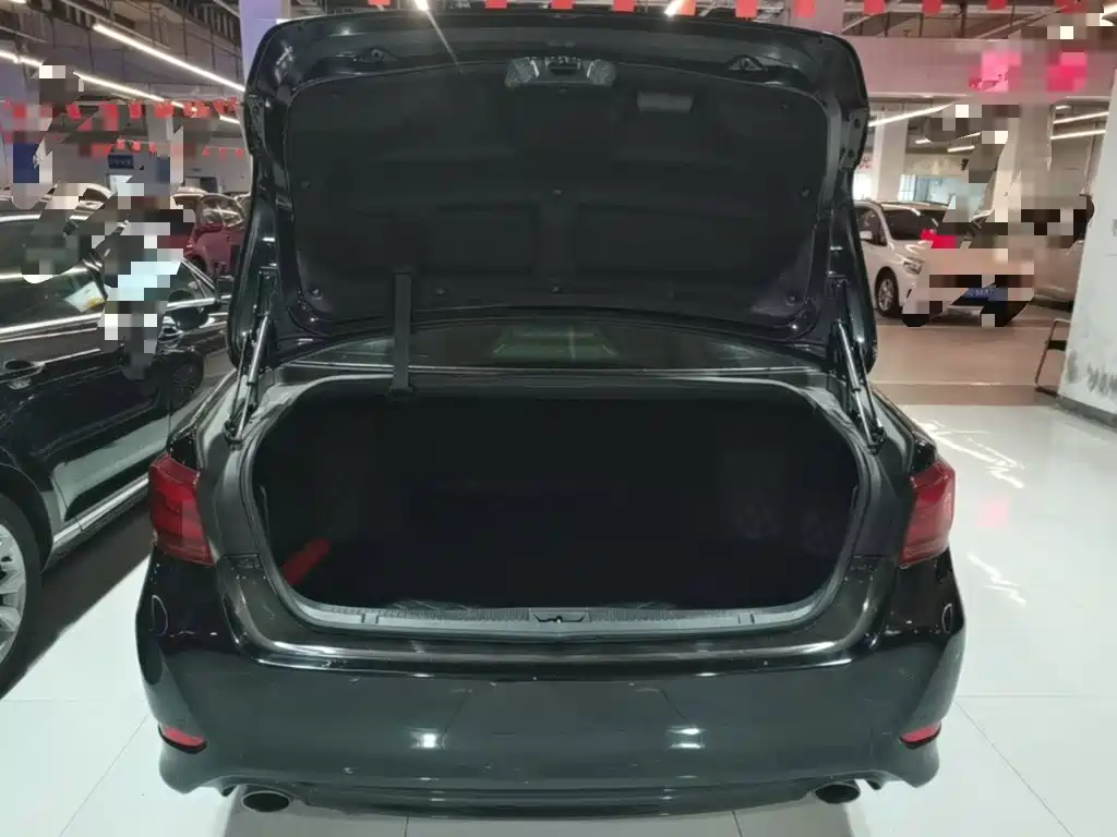 Фото 19 - Toyota Crown