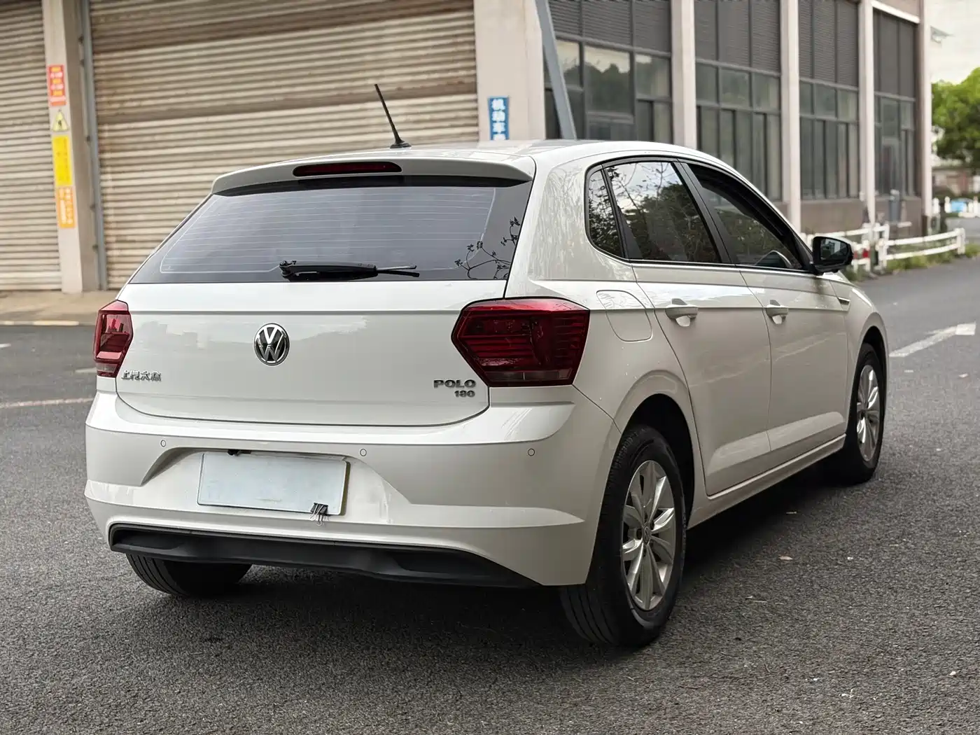 Volkswagen Polo 2019 Plus 1.5L Automatic Colorful Tech Edition фото 3