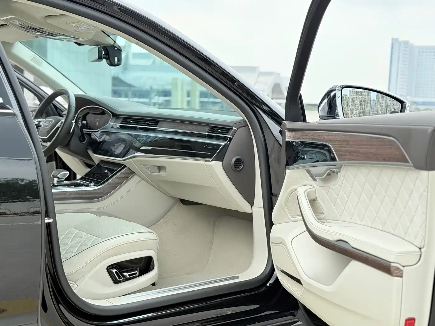 Фото 6 - Audi A8
