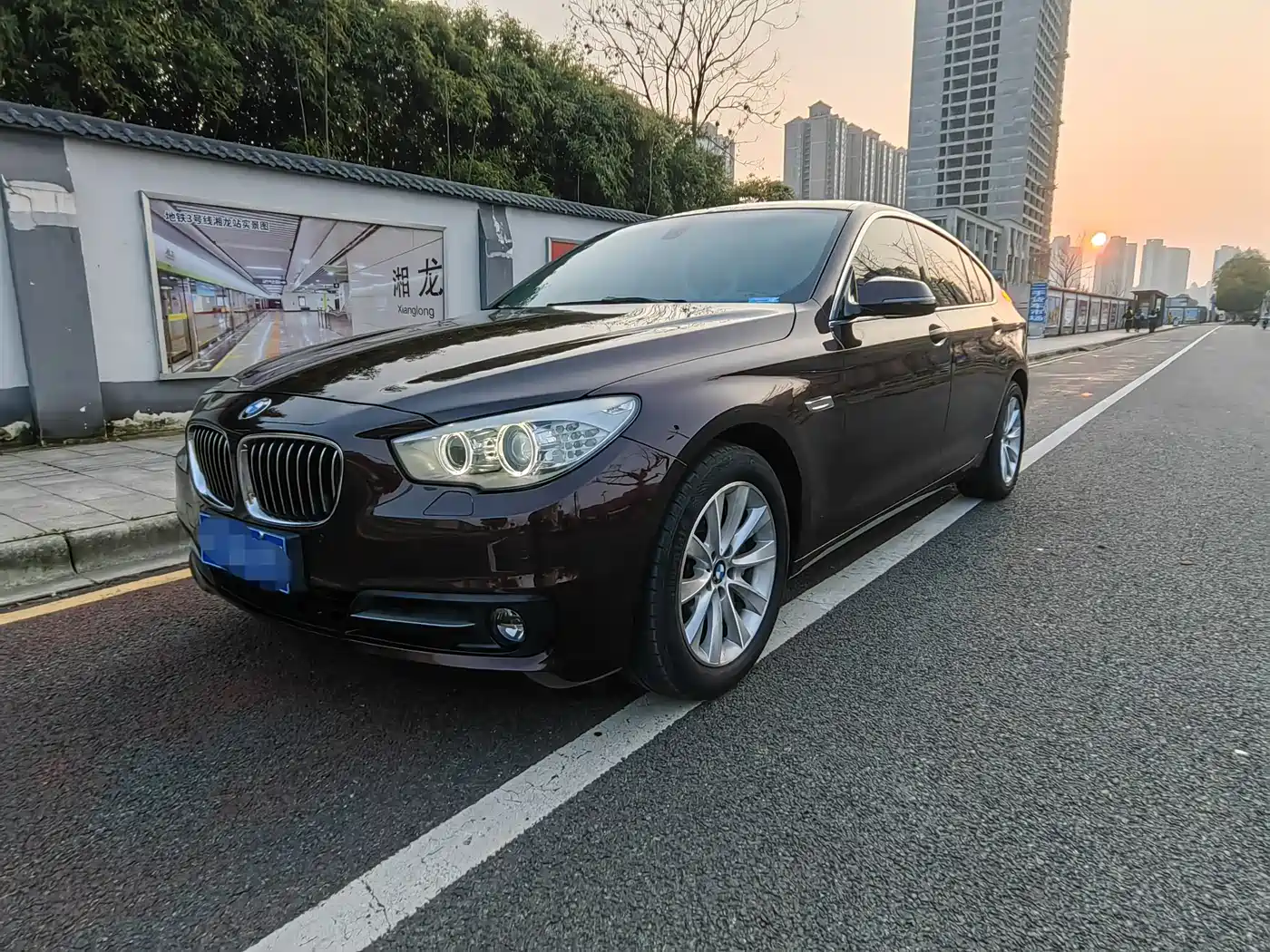 BMW 5 Series GT 2014 528i Leading