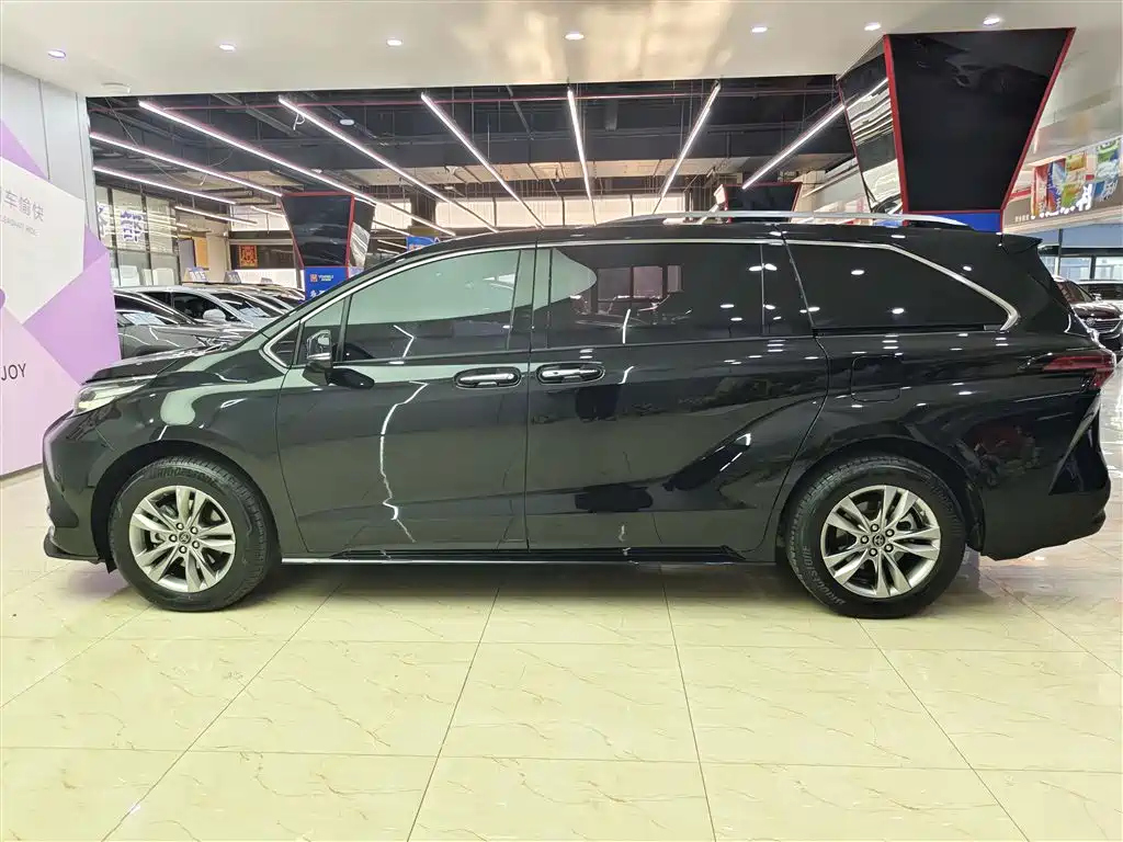 Toyota Sienna 2023 2.5L Hybrid Comfort Edition фото 7