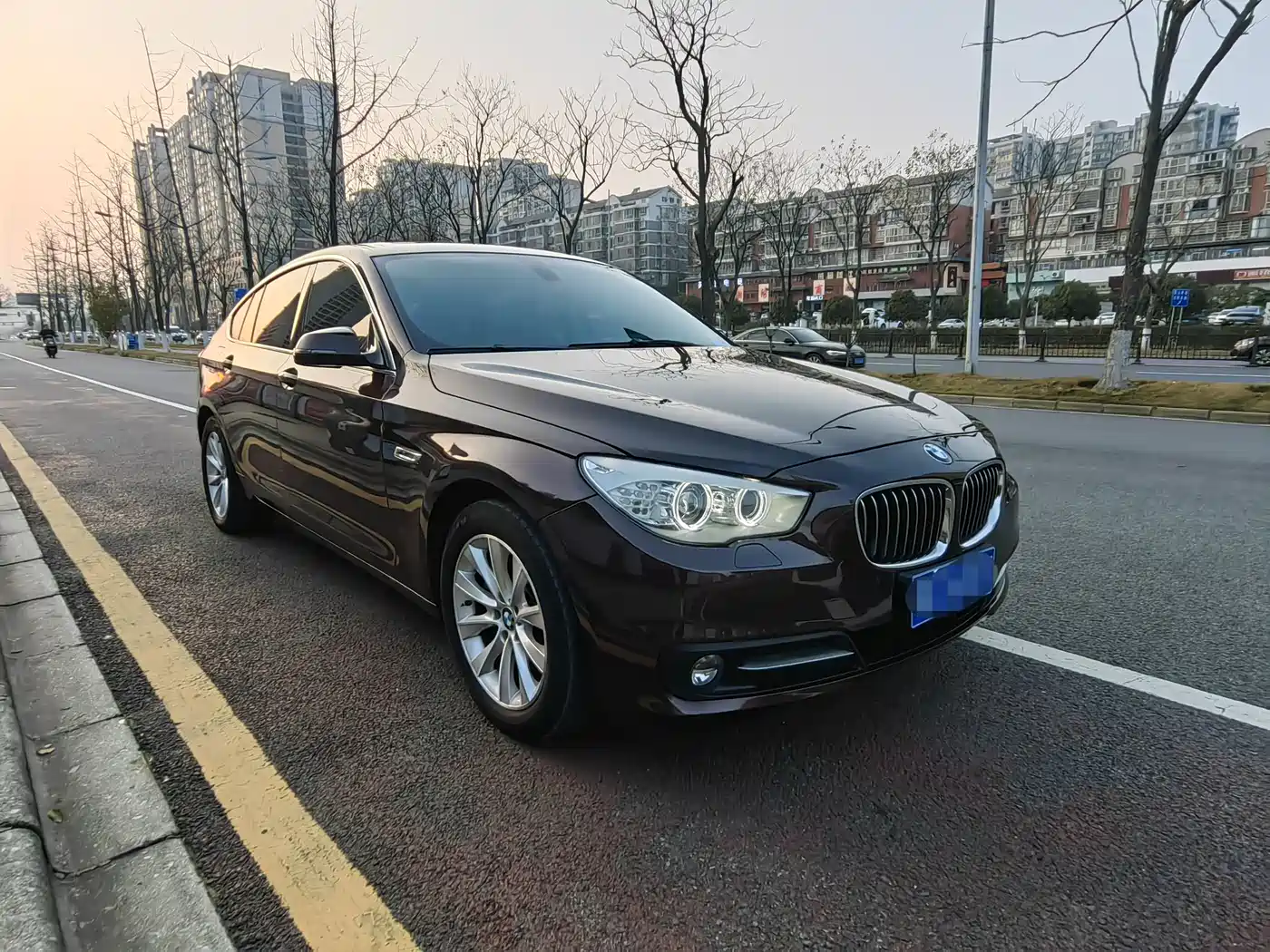 BMW 5 Series GT 2014 528i Leading фото 3