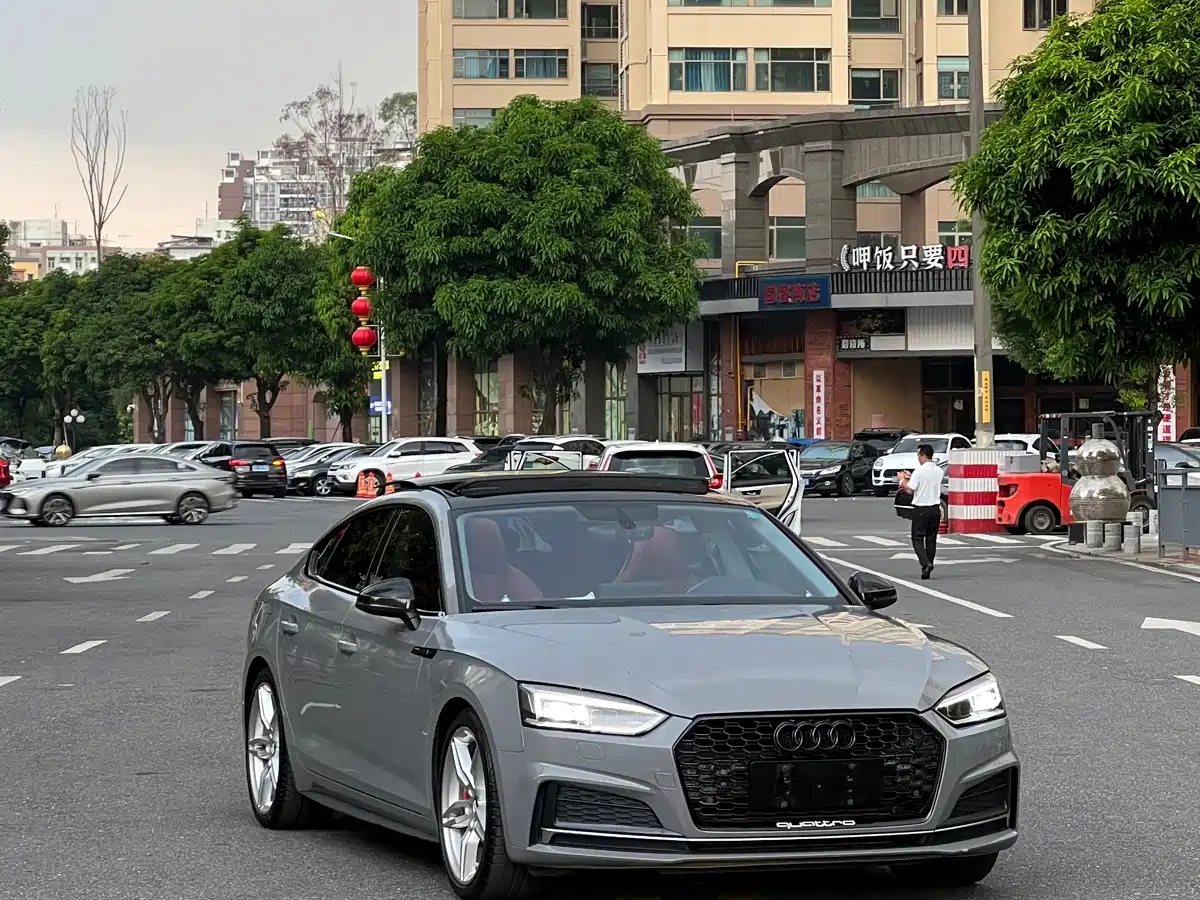 Photo 4 - Audi A5 (Import)