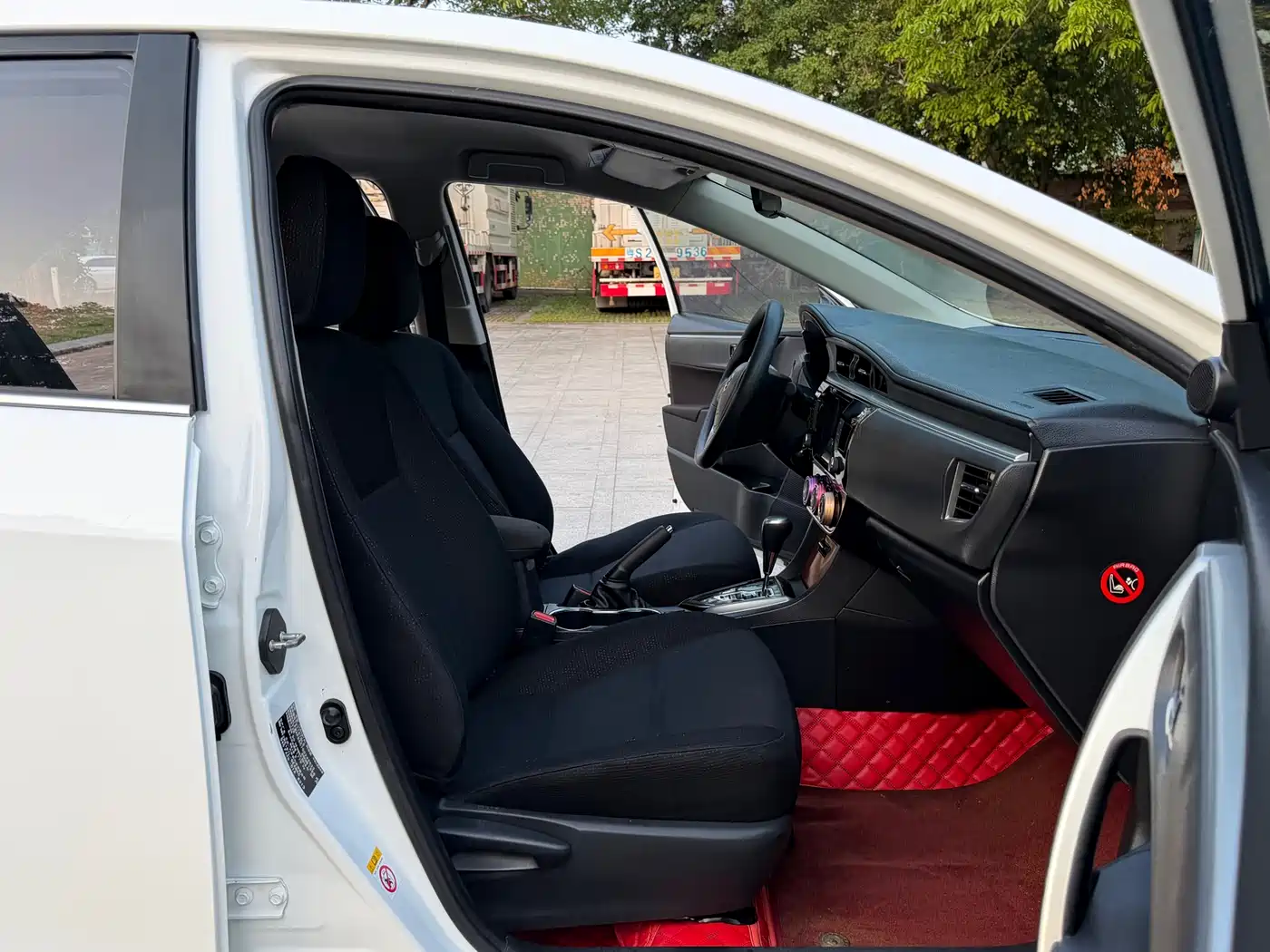 Toyota Corolla 2014 1.6L CVT GL фото 10