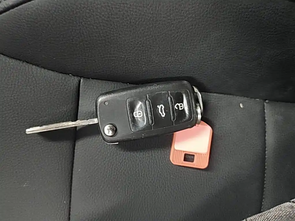 Volkswagen Lavida 2015 1.6L Automatic Trend Edition фото 9