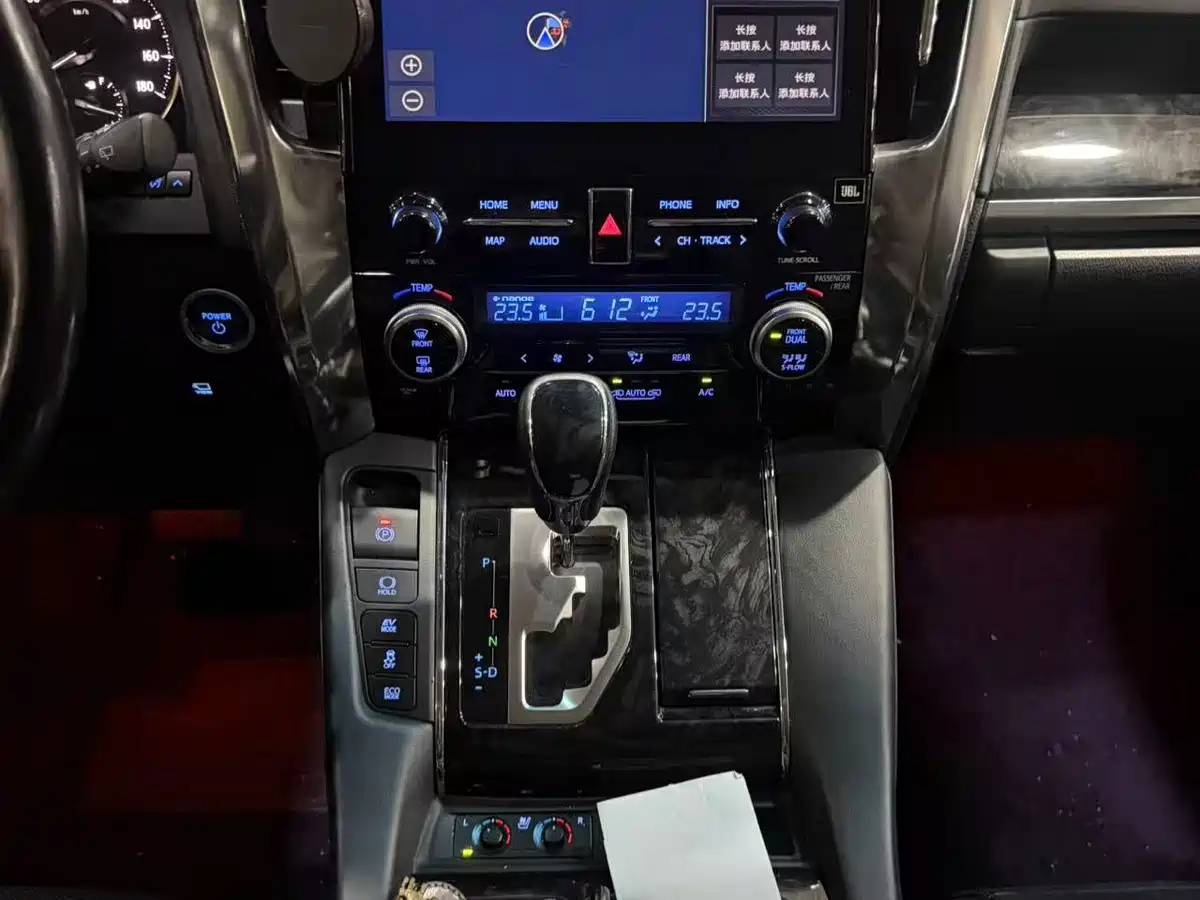 Фото 9 - Toyota Vellfire