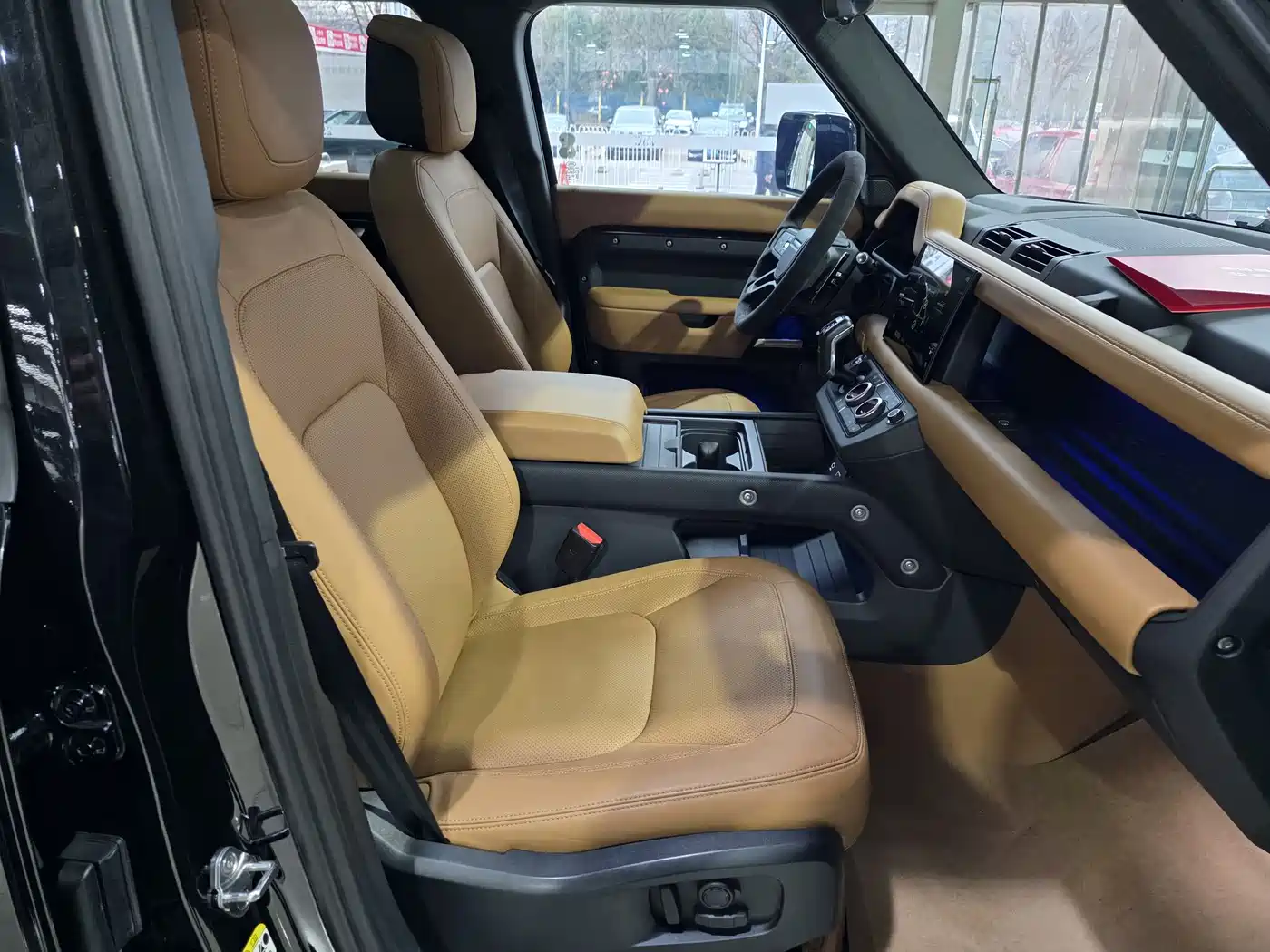 Land Rover Defender 2024 110 5.0T V8 фото 25