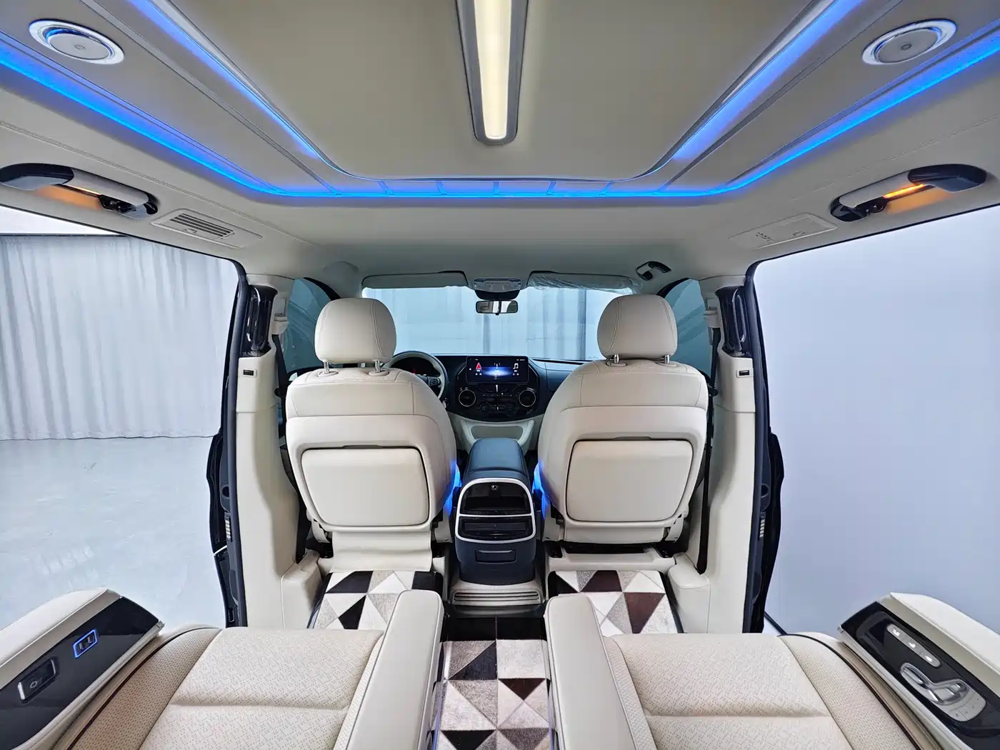 Mercedes-Benz Vito 2021 2.0T Business Edition 7-seater фото 23