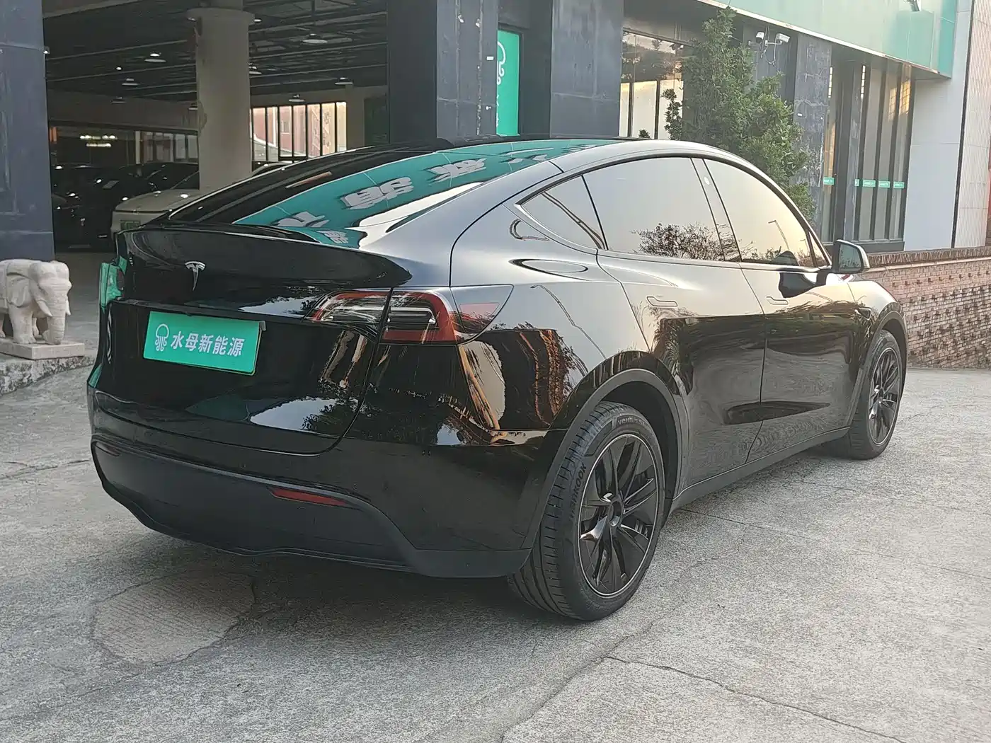 TESLA MODEL Y