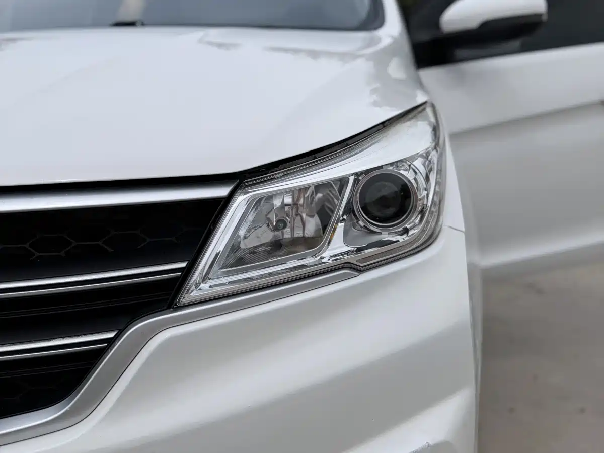 Baojun 730 2019 2019 1.5T CVT Fashion Edition 7-Seater China VI