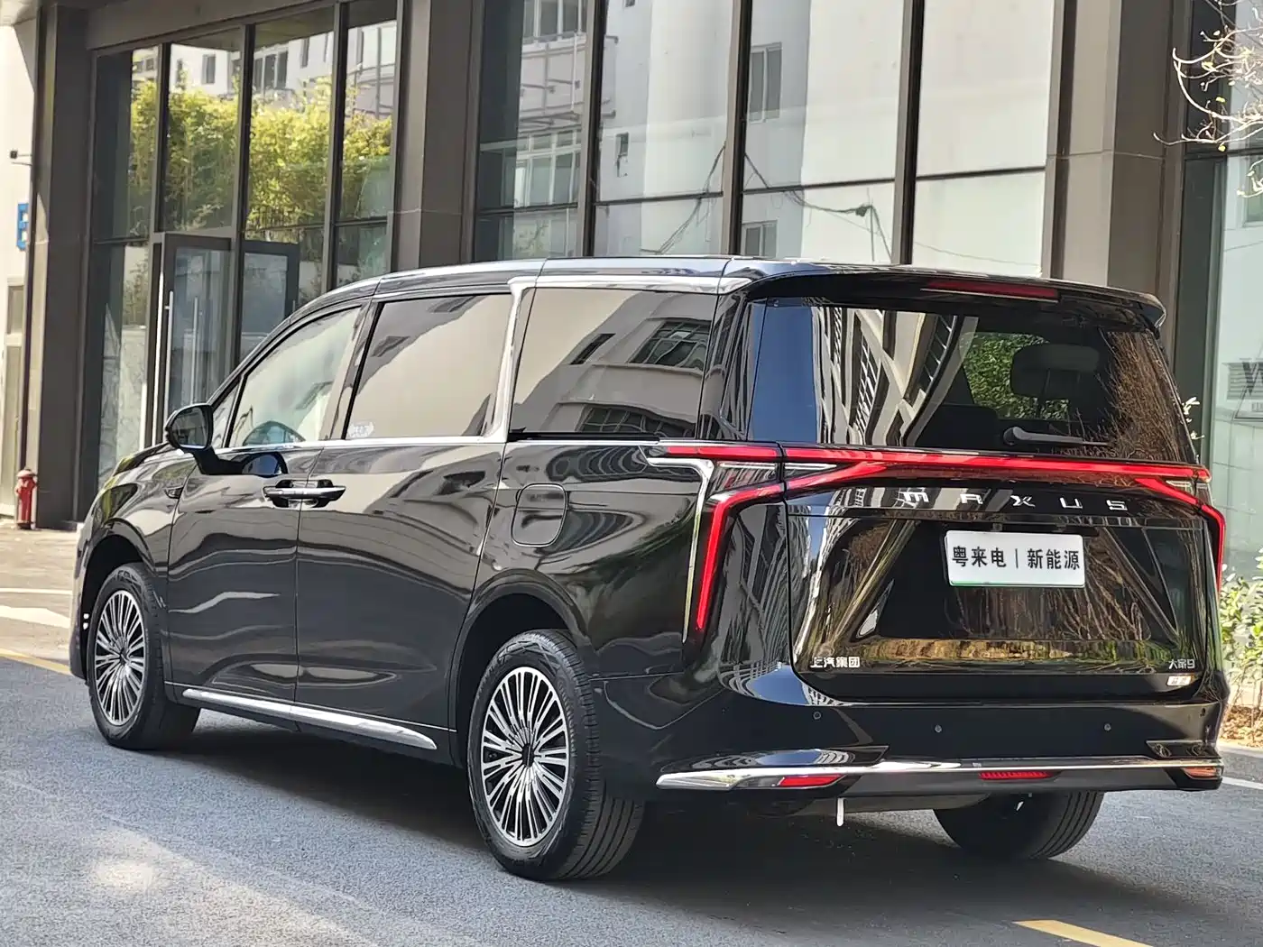 SAIC Maxus Dajia 9 2024 Super Hybrid Extended Range Alpine Edition 7-Seater фото 5