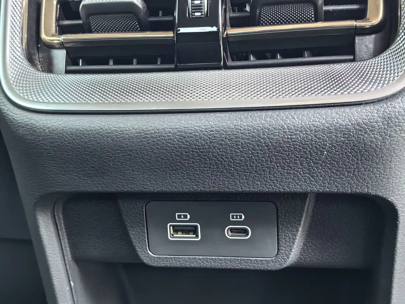 Hongqi H5 2023 2.0T Auto Smart Connect Flag Comfort фото 23