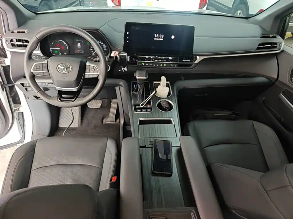 Фото 10 - Toyota Sienna
