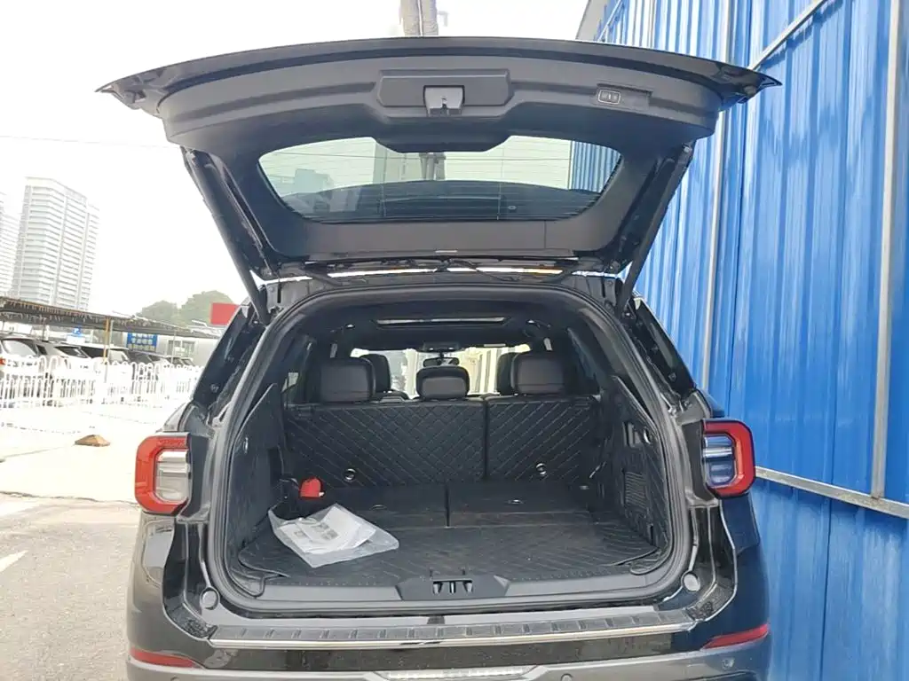Photo 19 - Ford Explorer