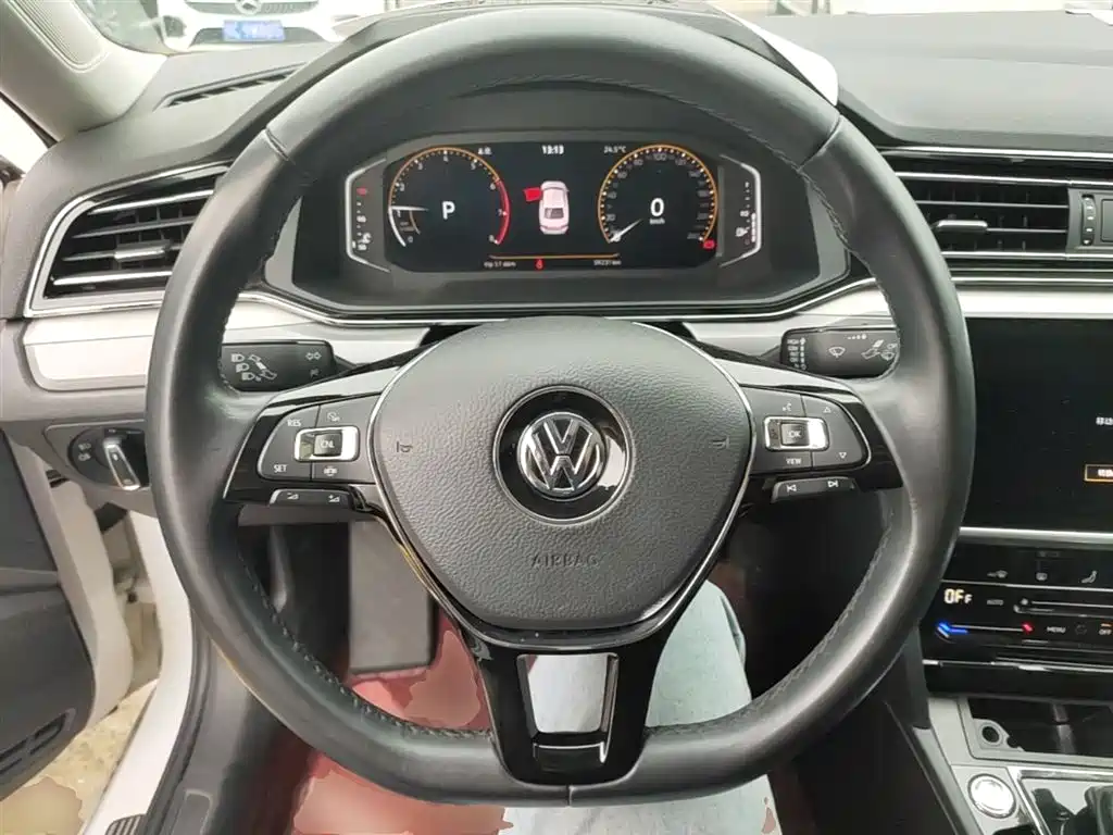 VOLKSWAGEN LINGDU