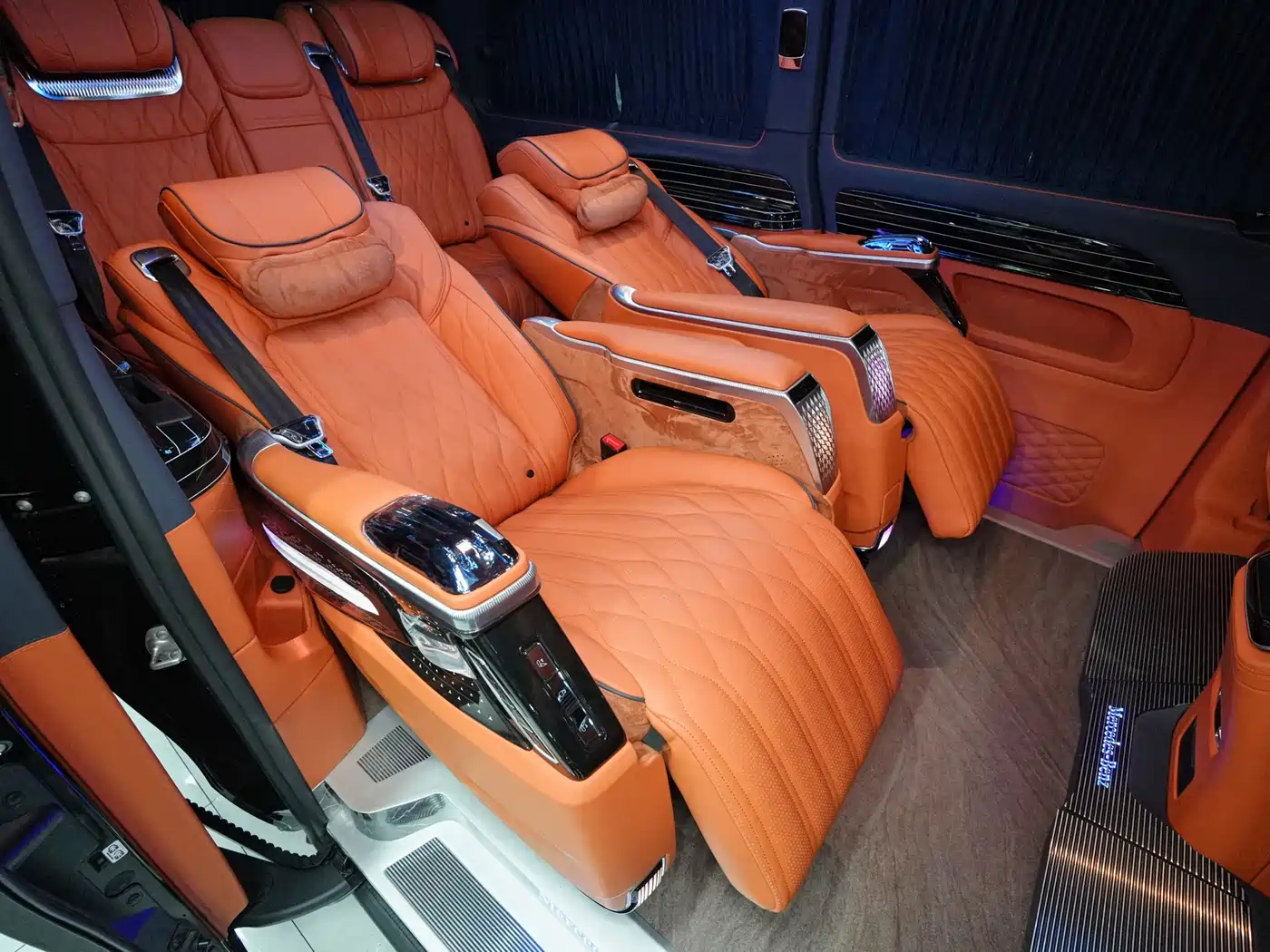 Mercedes-Benz Vito 2024 2.0T Business 7-Seater фото 13