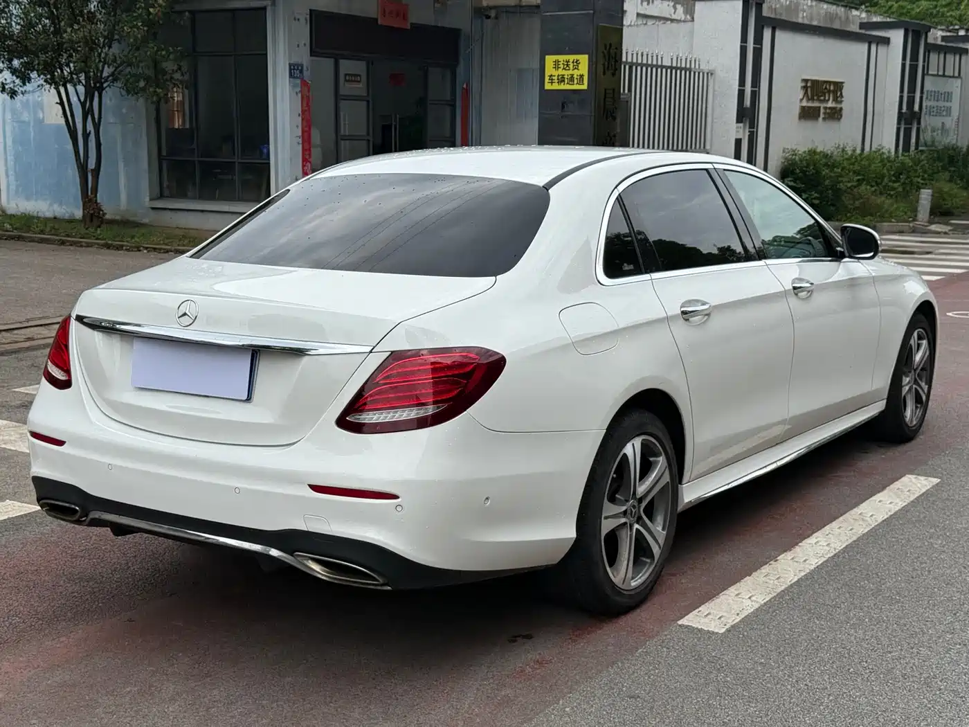 Mercedes-Benz E-Class 2016 E 200 L Sport Type фото 4