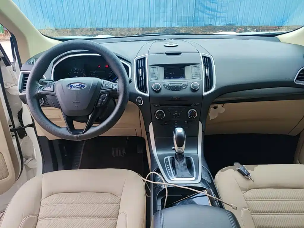 Photo 10 - Ford Edge