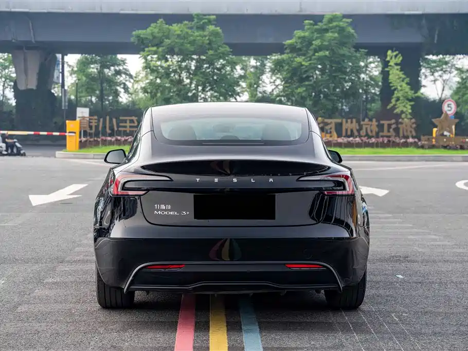 Фото 7 - Tesla Model 3
