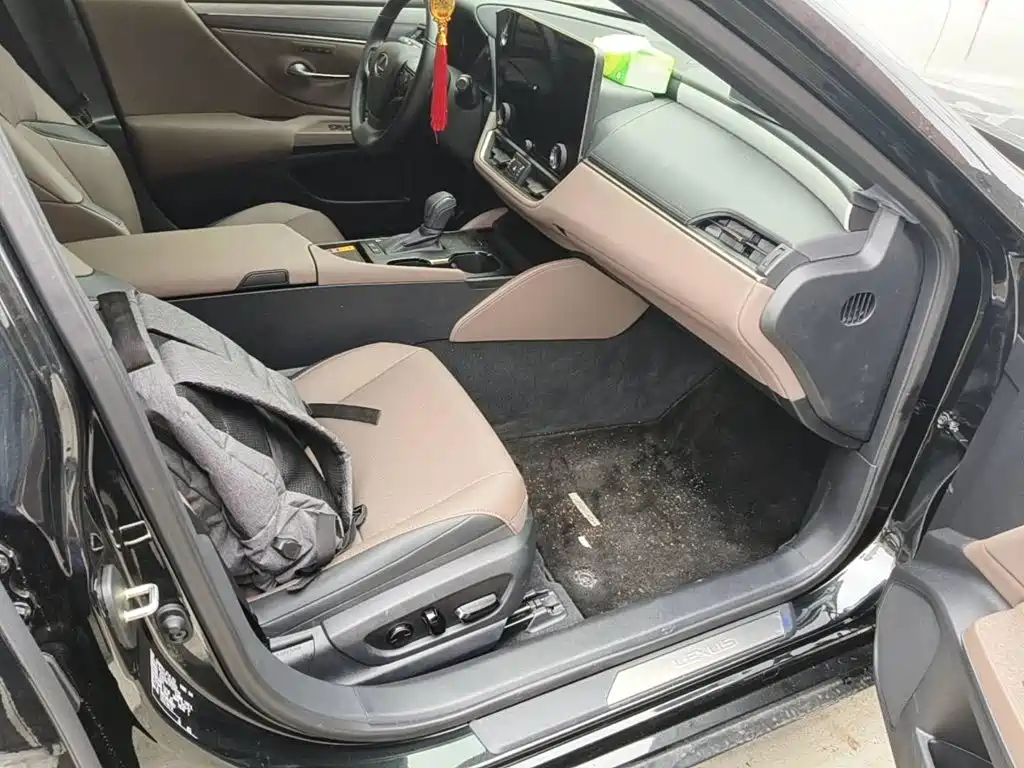 Lexus ES 2026 2025 200 Ultimate Edition