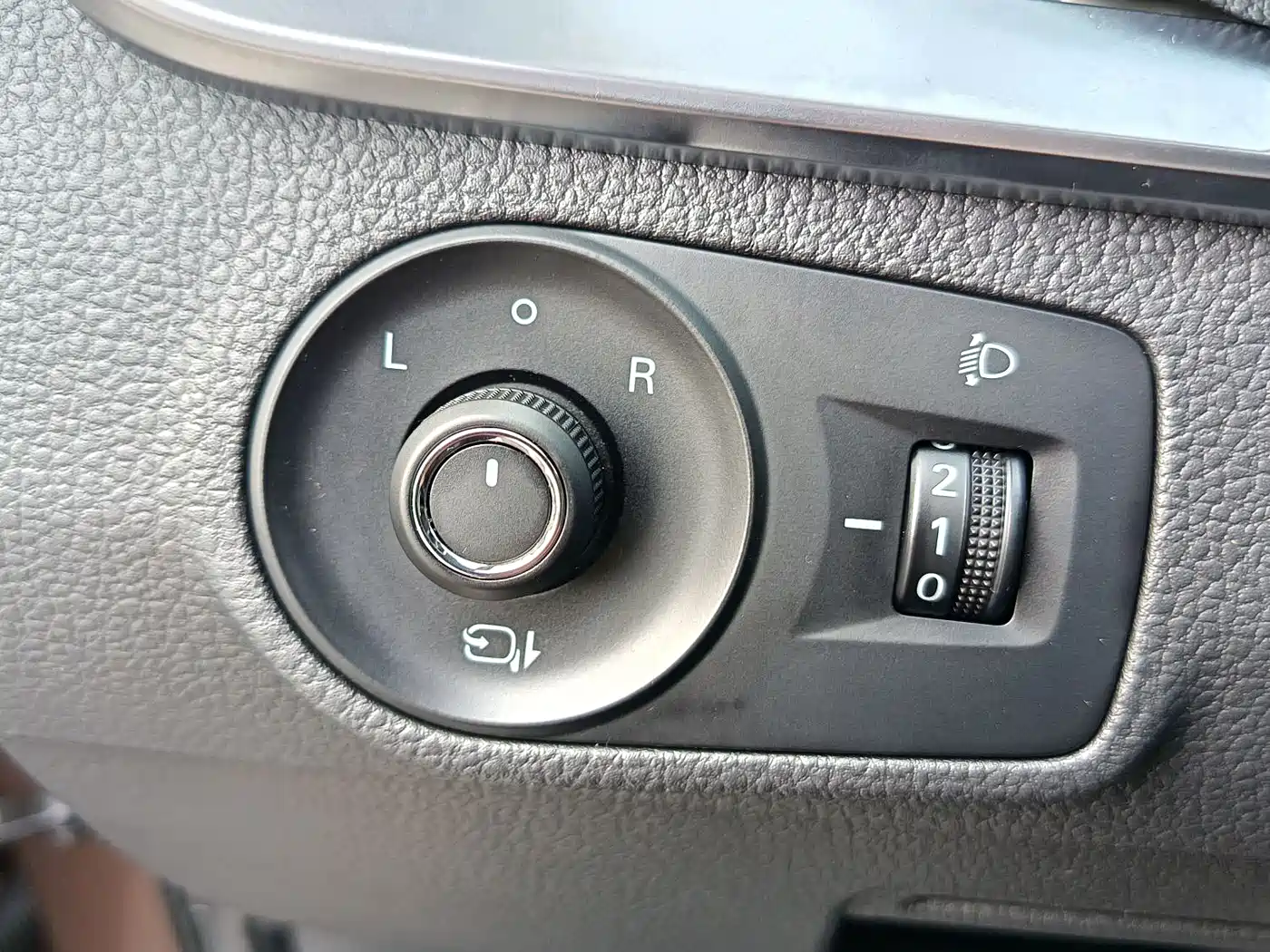 Roewe RX5 2016 2016 30T 2WD Automatic Internet Smart Edition