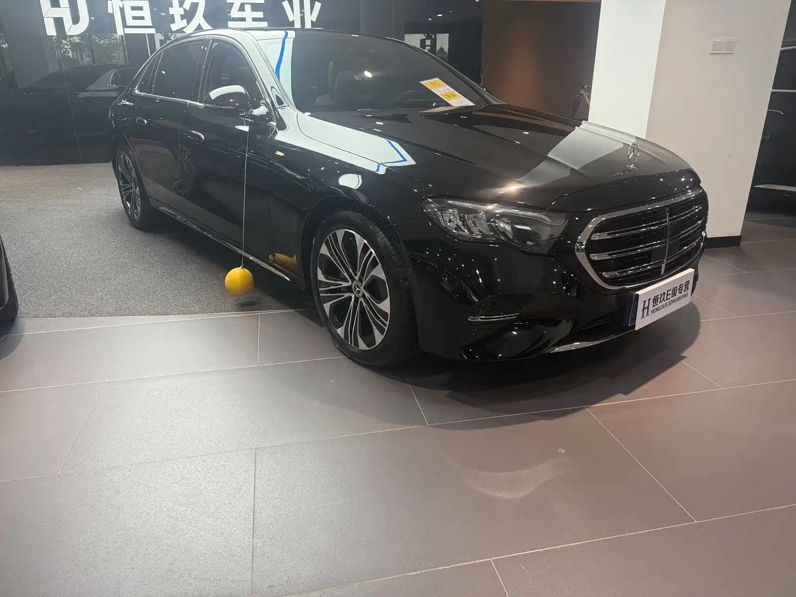 صورة 3 - Mercedes-Benz E-Class