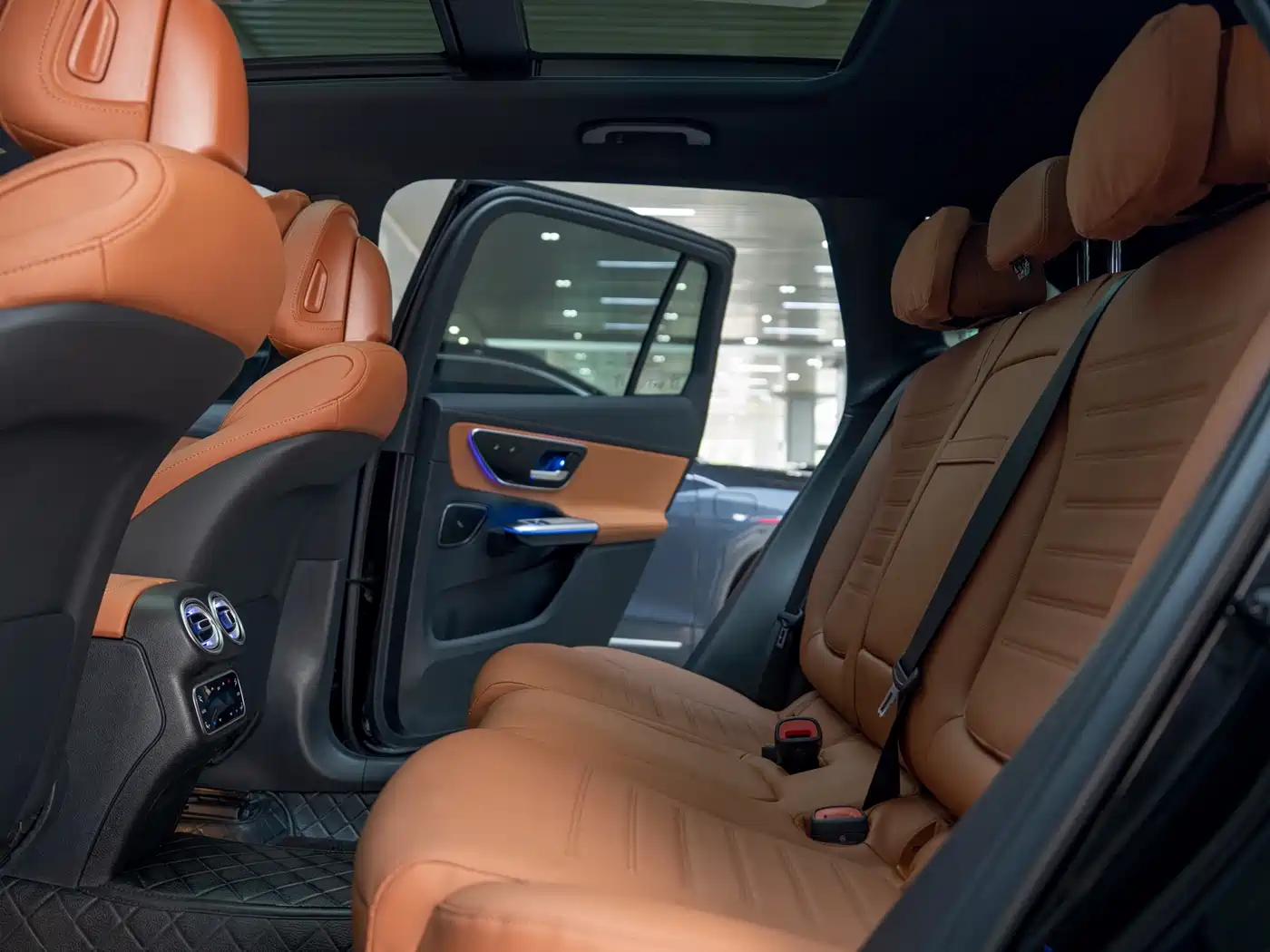 Mercedes-Benz GLC 2024 GLC 260 L 4MATIC Luxury 5-seater фото 13