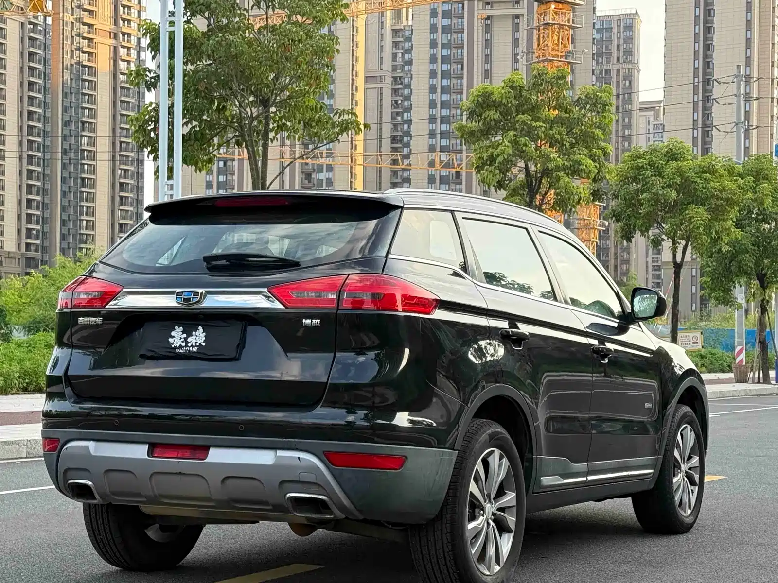 Фото 5 - Geely Atlas
