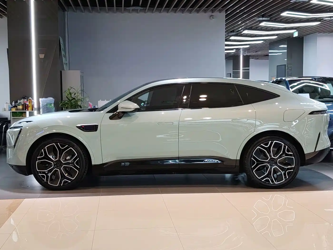 Фото 3 - Avatr 11