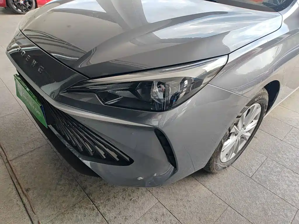 Фото 24 - Roewe i5