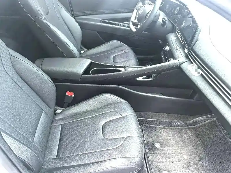 Hyundai Elantra 2023 Model 1.5L CVT LUX Premium Edition фото 9