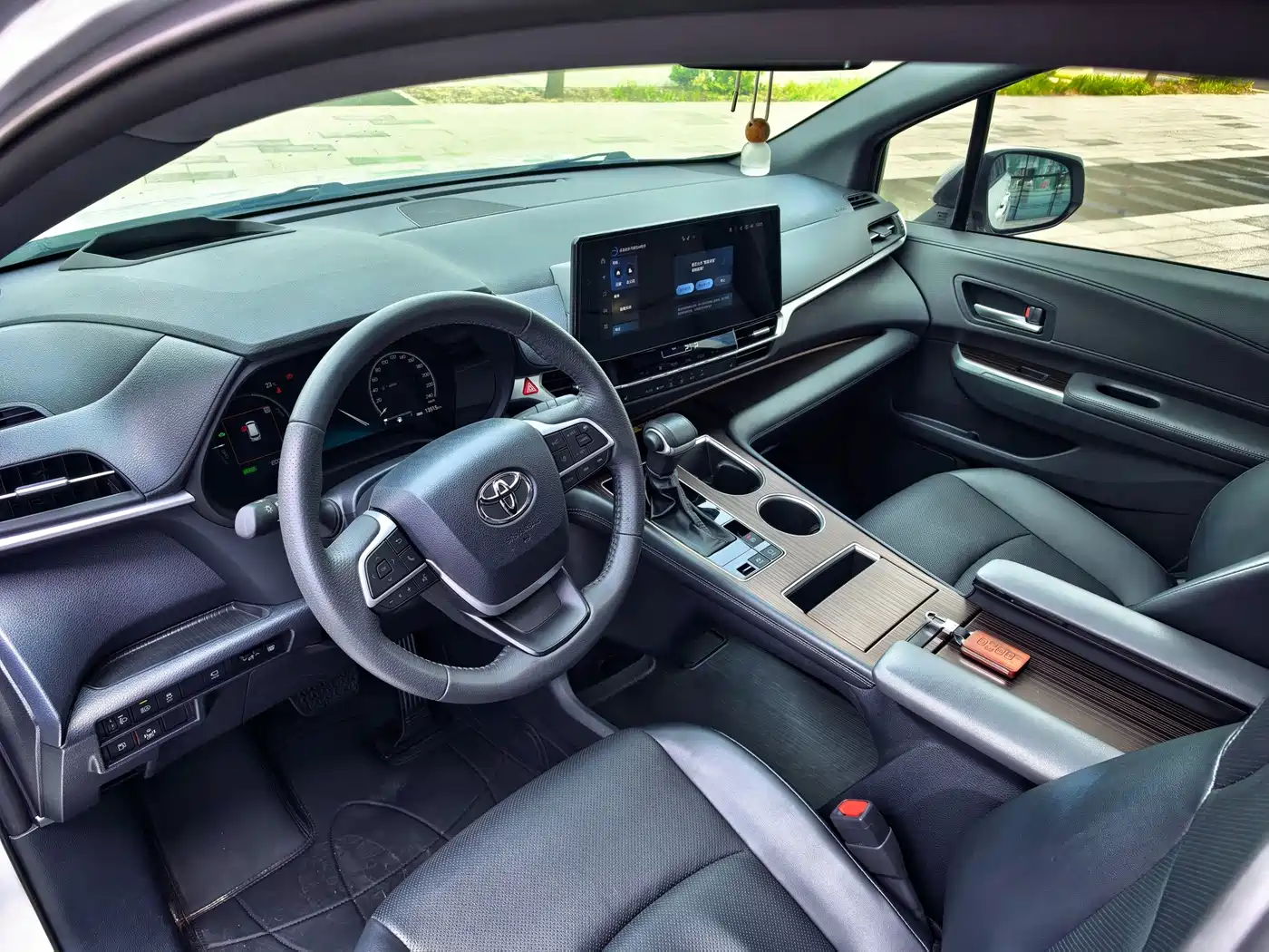 Toyota Granvia 2025 2024 2.5L Hybrid Premium PLUS