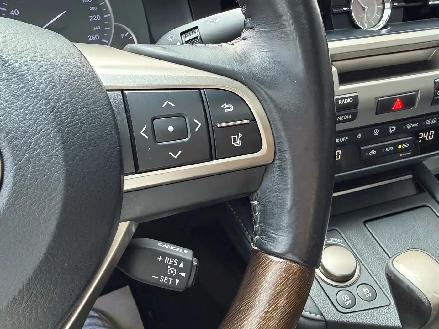 Lexus ES 2015 200 Elite Edition фото 19