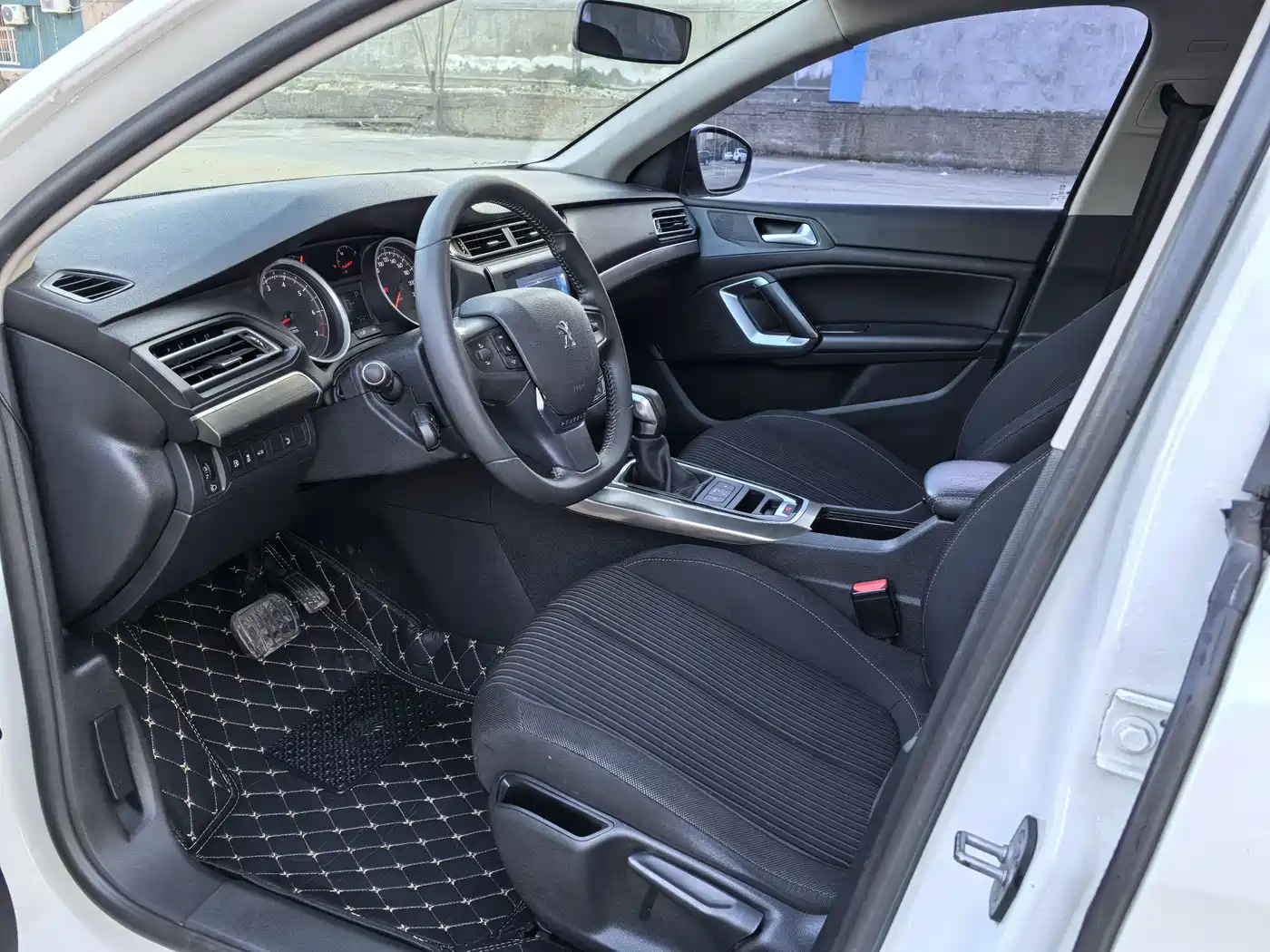 Peugeot 408 2014 1.8L Automatic Luxury Edition фото 7