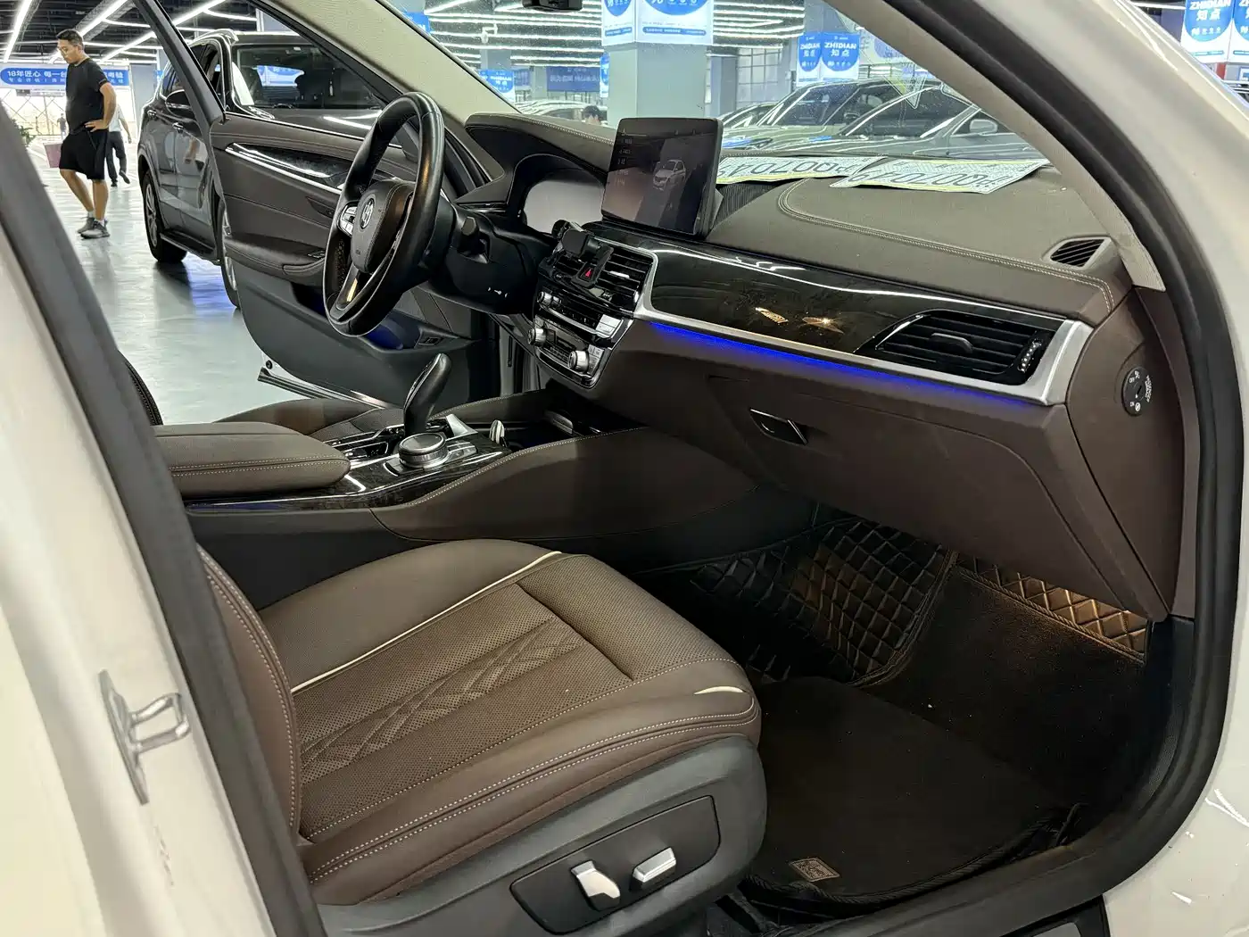 BMW 5 Series 2021 525Li Luxury Package фото 16