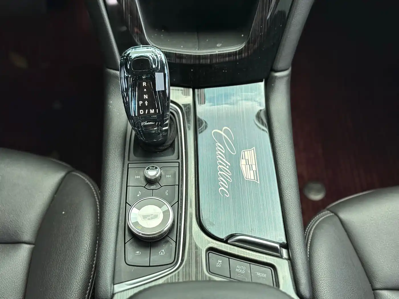 Photo 13 - Cadillac XT6