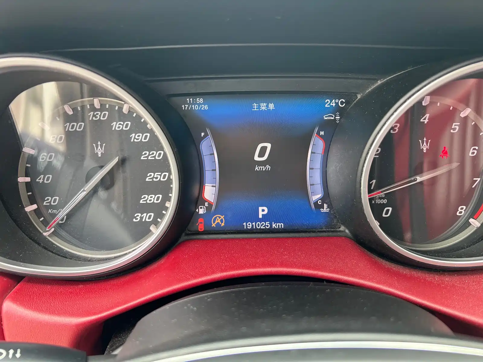 Фото 9 - Maserati Levante