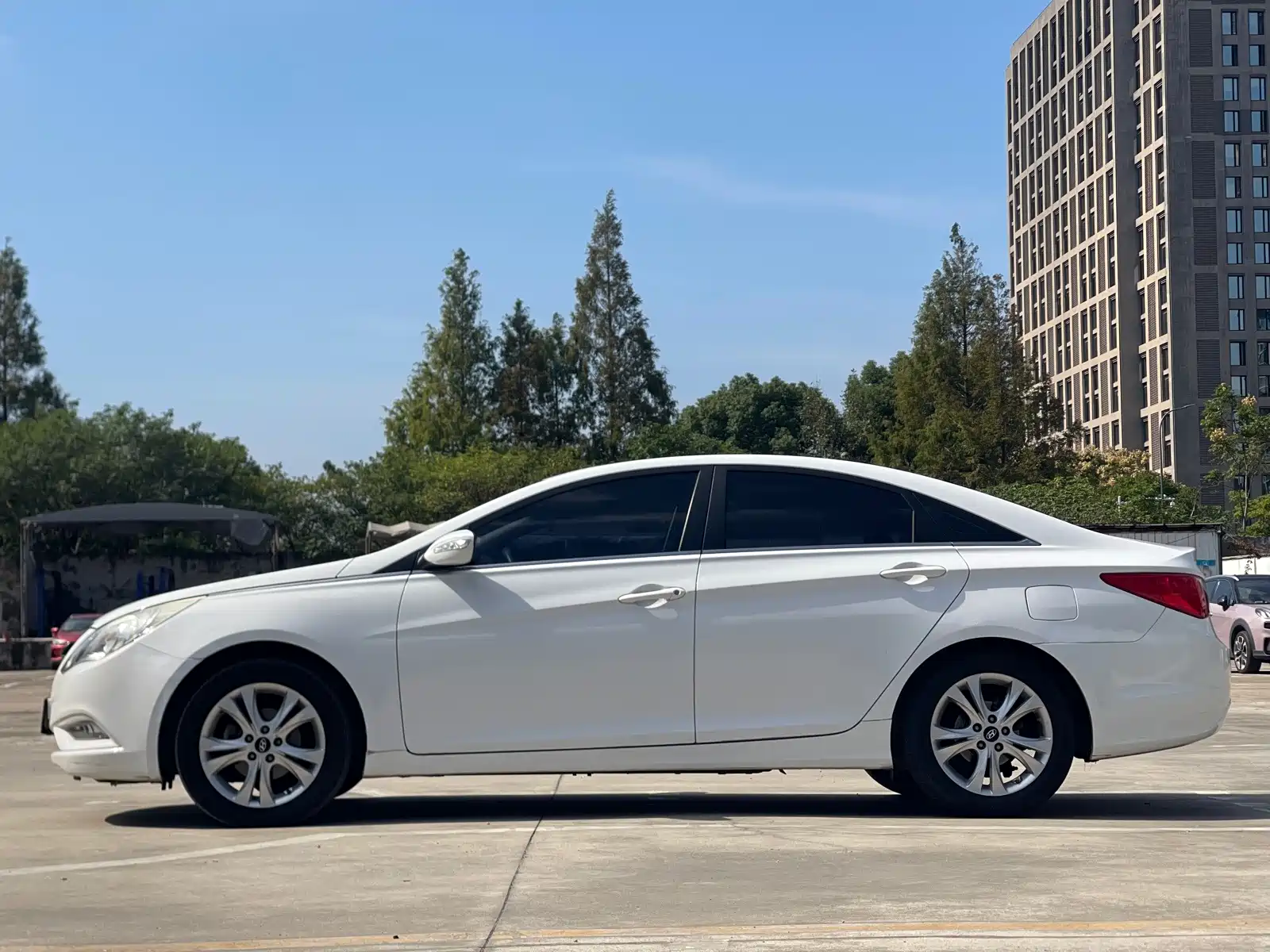 Photo 12 - Hyundai Sonata
