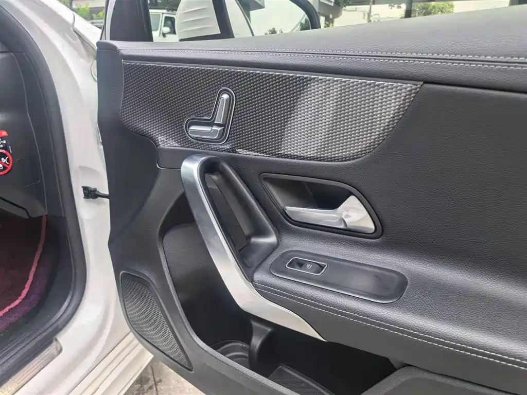 Mercedes-Benz A-Class 2023 A 200 L Fashion фото 18