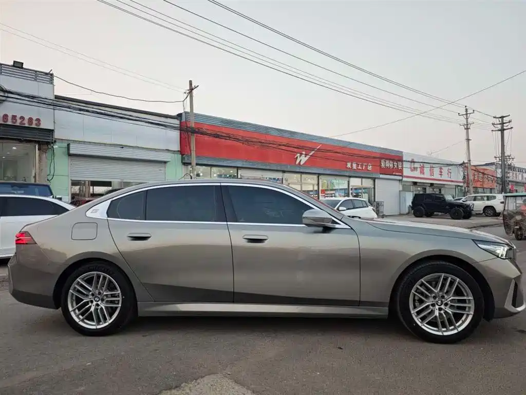 BMW 5 Series 2024 525Li Luxury Package фото 4