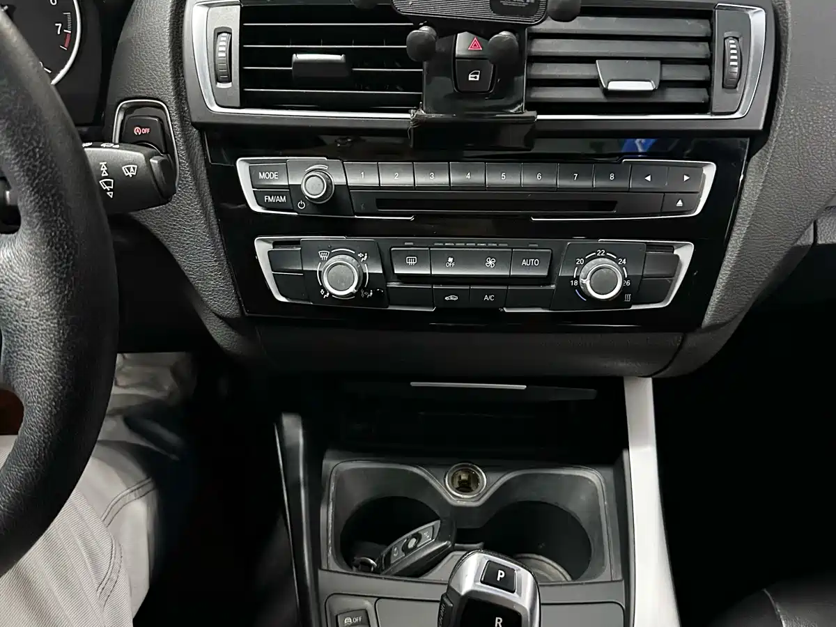 BMW 1 Series (Import) 2015 118i Urban Design Package фото 14