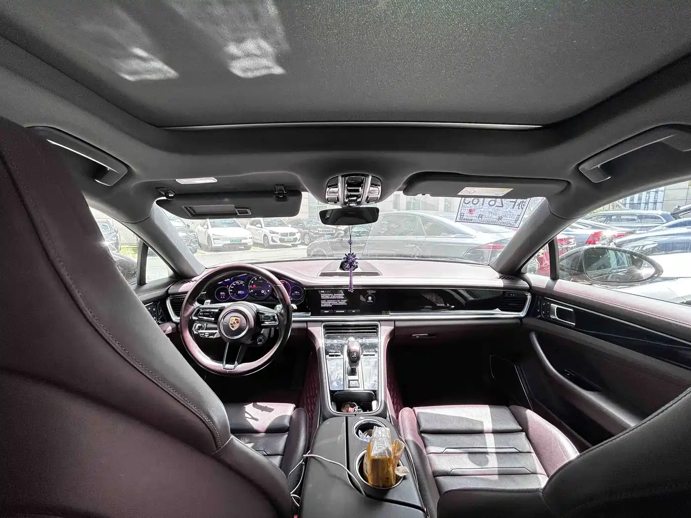 Photo 19 - Porsche Panamera