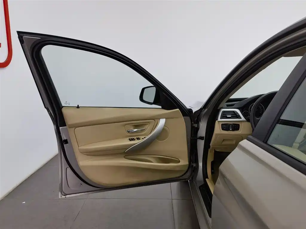 BMW 3 Series 2013 316i Progressive фото 8