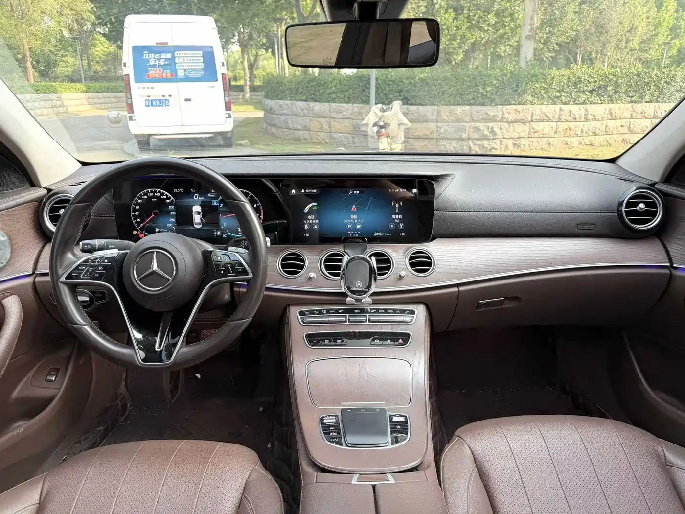 Фото 5 - Mercedes-Benz E-Class