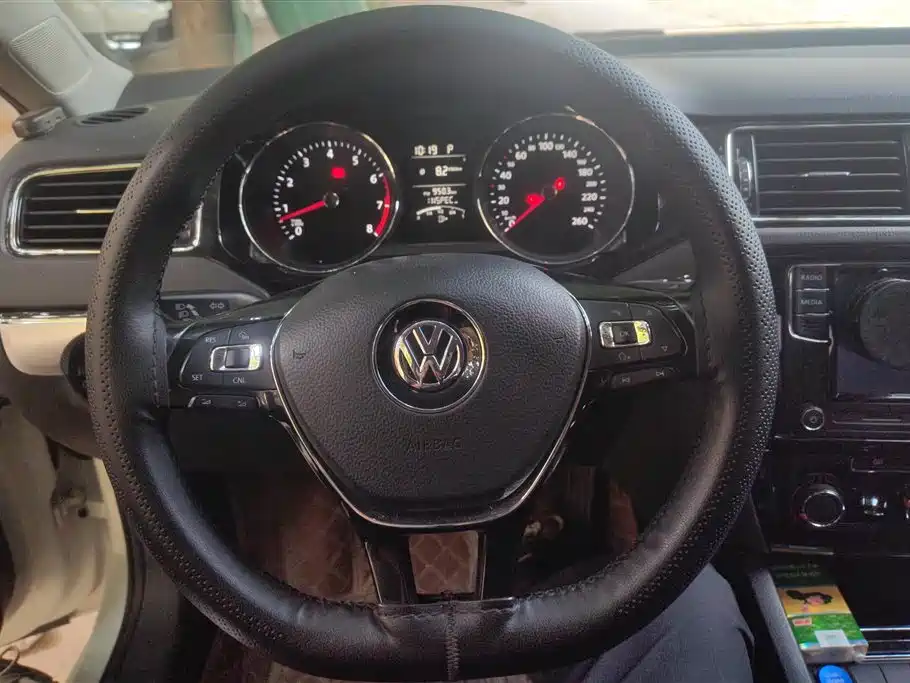 Volkswagen Sagitar 2018 1.6L Automatic Comfort фото 15