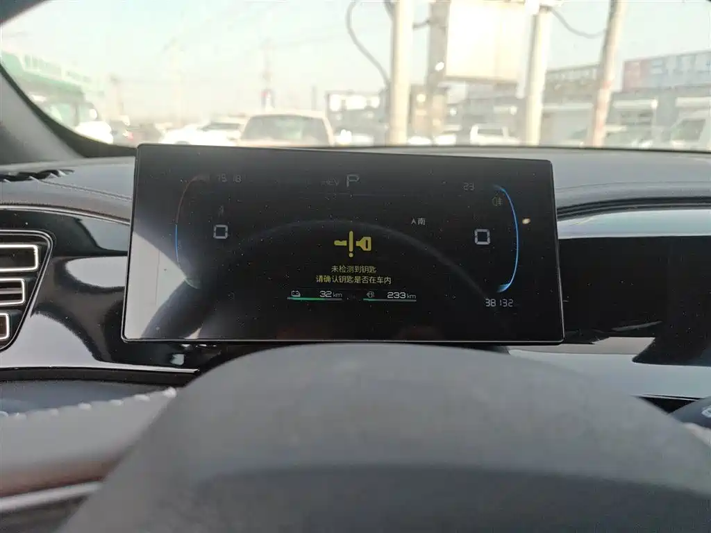 BYD Qin PLUS 2024 Glory Edition DM-i 55KM Leading фото 8