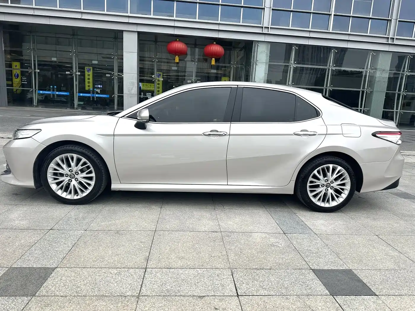 Toyota Camry 2018 2.5G Luxury Edition фото 6