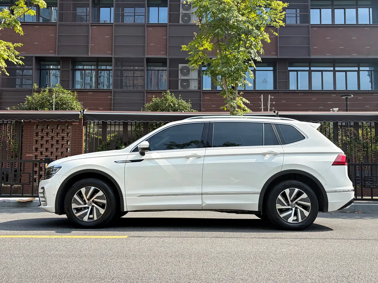 Фото 5 - Volkswagen Tiguan L PHEV
