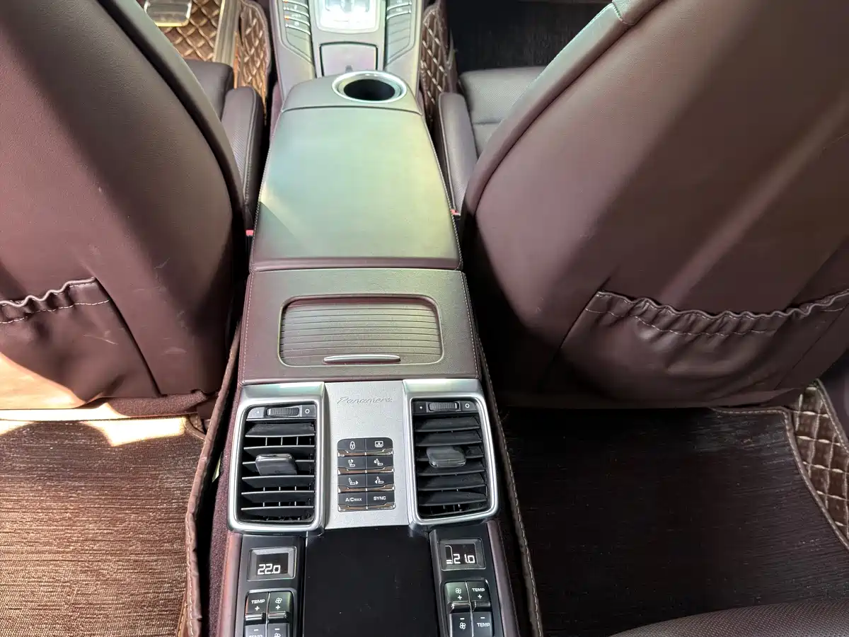 Porsche Panamera 2014 Panamera Executive 3.0T фото 8