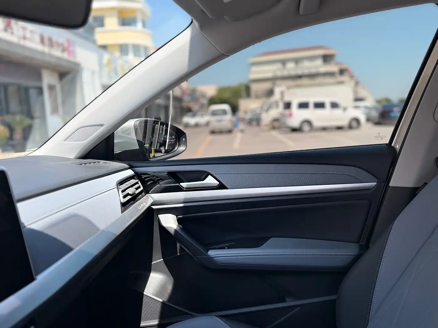 Volkswagen Lavida 2023 Facelift 1.5L Automatic 5 Million Edition фото 22
